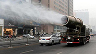 霧炮車是治霾神器？專家：就是個灑水工具